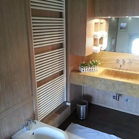 Oda ve Kahvaltı Alta